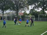 Laatste training S.K.N.W.K. JO10-1 (partijtje tegen de ouders) van woensdag 22 mei 2024 (80/133)